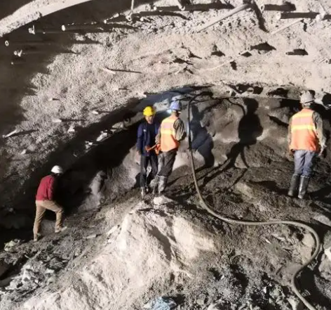 浮梁拱顶带模注浆料的施工流程及注意事项